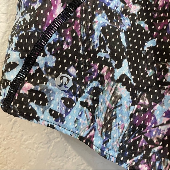 Lululemon Split Second Shorts in Floral Sport Tranquil Blue Multi - Picture 9 of 10